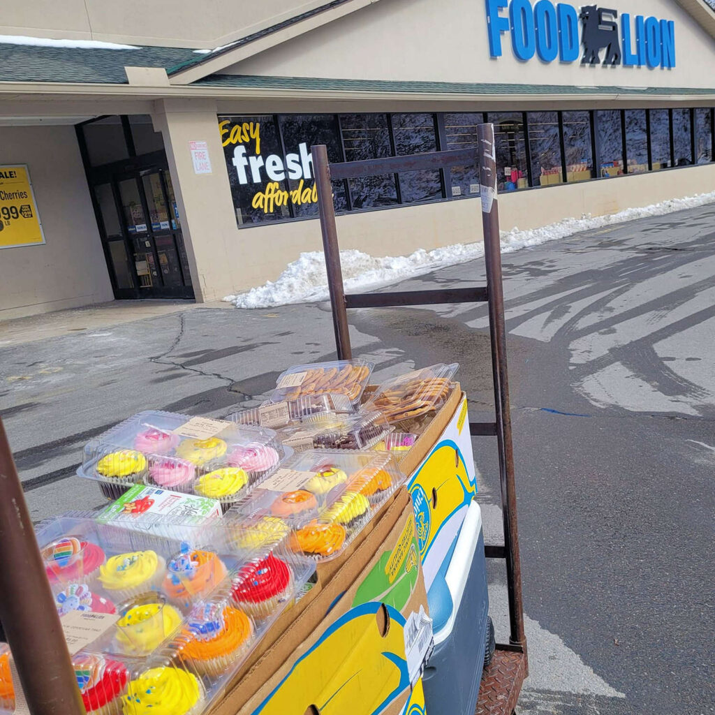 Food Lion Donates to Feeding Avery Families